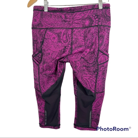 Lululemon 17” Outrun Crops in Fuchsia Paisley Sz 8 - Picture 2 of 12
